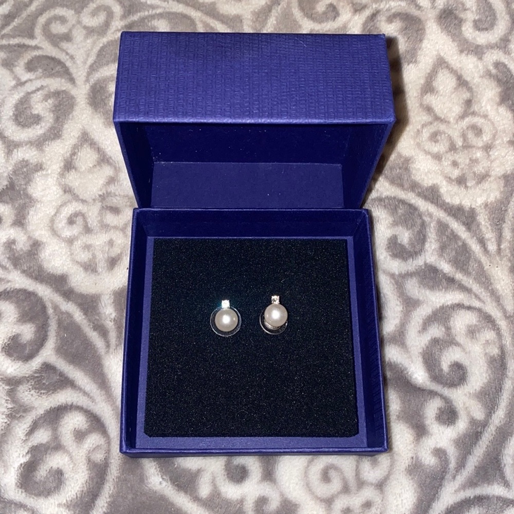 Pearl & crystal earrings